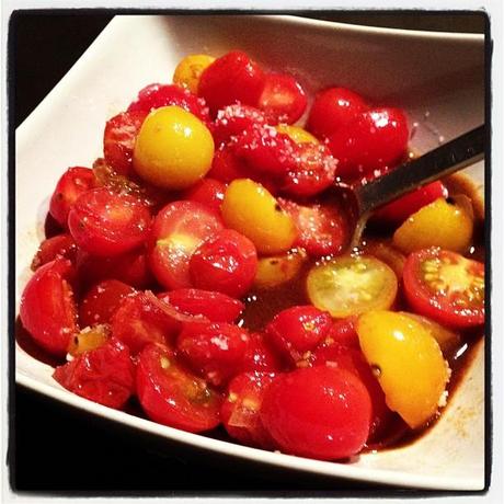 Salade tiède aux tomates cerises, vinaigre balsamique et cumin