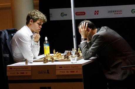 Echecs à Stavanger : Magnus Carlsen (2868) 1/2 Veselin Topalov (2793) © Site officiel  