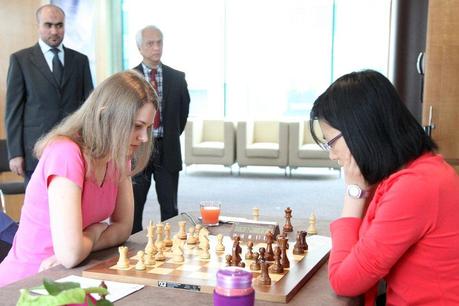 Echecs à Genève : Anna Muzychuk (2585) 1-0 Yifan Hou (2617) © Anastasiya Karlovich  