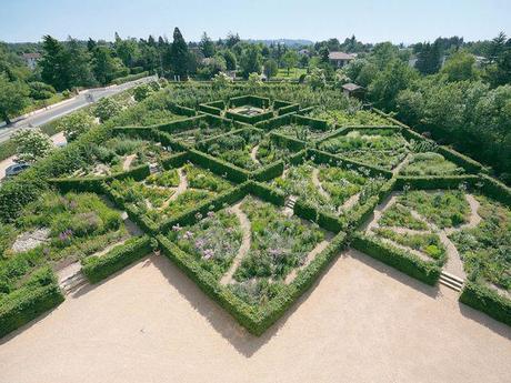 Le labyrinthe végétal du château Saint-Bernard élu Jardin de l’année 2013