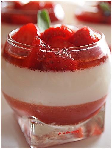 pancota-vanille-et-gelee-de-fraise-et-piment-espelette-by-.jpg
