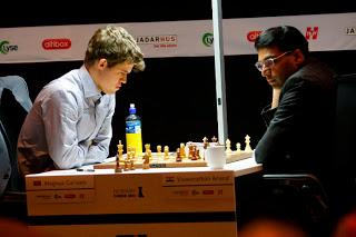 Échecs en Norvège : Magnus Carlsen (2868) 1/2 Viswanathan Anand (2783) © Site officiel 