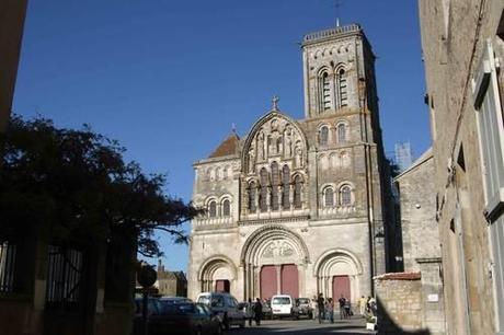 Vézelay et ses glycines