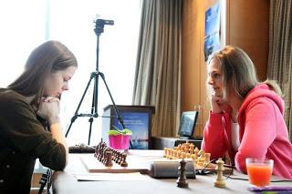Echecs à Genève : Anna Muzychuk (2585) 1-0 Tatiana Kosintseva (2517) © Anastasiya Karlovich  