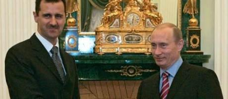 Le président syrien Bachar el-Assad et son homologue russe Vladimir Poutine, en 2006, au Kremlin. © Klimentyev Mikhail / AFP