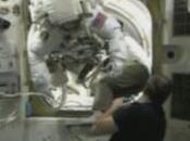 Mission colmatage fuite l'ISS astronautes sont moment dans l'espace