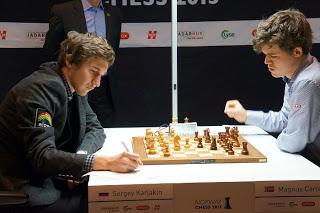 Échecs en Norvège : Sergey Karjakin (2767) 0-1 Magnus Carlsen (2868) © Site officiel 