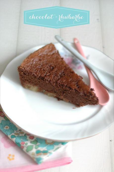Moelleux chocolat rhubarbe (sans produits laitiers) / Molten chocolate and rhubarb cake (dairy free)