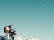 Alanis Morissette dévoile clip dans rues d'Israël pour nouveau single, Lens.