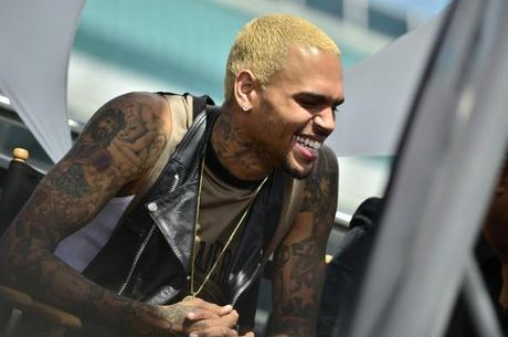 Chris Brown mort de rire à la conférence de presse des BET Awards 2013