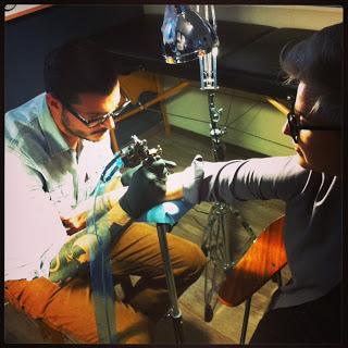 Dans mon téléphone, mon nouveau tatto s'y cache @Supakitch