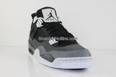 air-jordan-iv-4-stealth-black-white-1
