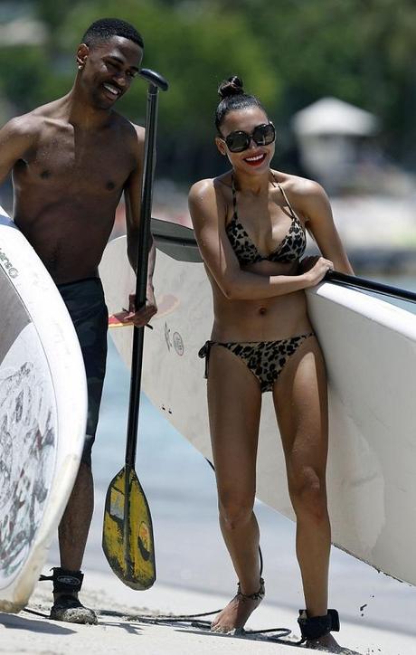 Naya Rivera en Bikini à Hawai - 12.05.2013