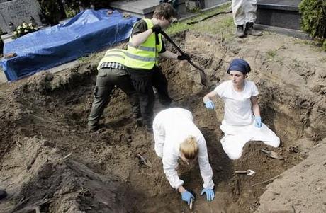 Nouvelle découverte de victimes de la terreur communiste à Varsovie