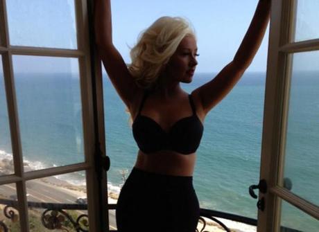 Christina Aguilera ultra sexy pour son nouveau clip. Elle est gracieuse pour une fois