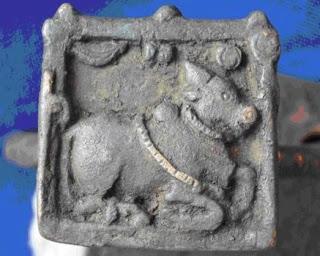 Des plaques en cuivre et des pièces d'or trouvées dans le temple de Pranaveswara