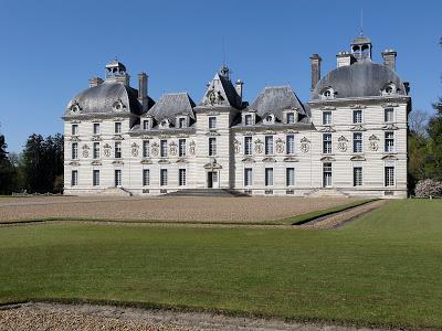 3 filles + 1 mystère = Château de Moulinsart