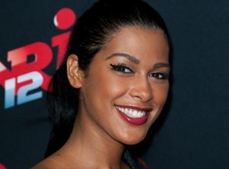 Ayem virée du Mag de NRJ 12 mais reste sur la chaîne