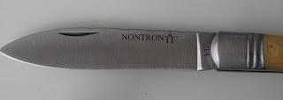 Un couteau Nontron