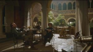 Parfois, Tyrion aimait se retrouver avec Bronn autour d'un verre de vin pour parler du dernier épisode de Gossip girl