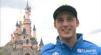 Pol Espargaro devant le Chateau à Disneyland Paris