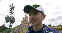 Jorge Lorenzo devant le Chateau à Disneyland Paris