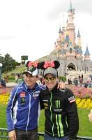Jorge Lorenzo et Cal Crutchlow devant le Chateau