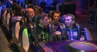 Cal Crutchlow et Jorge Lorenzo à l’attraction Rock’n’Roller Coaster avec Aerosmith