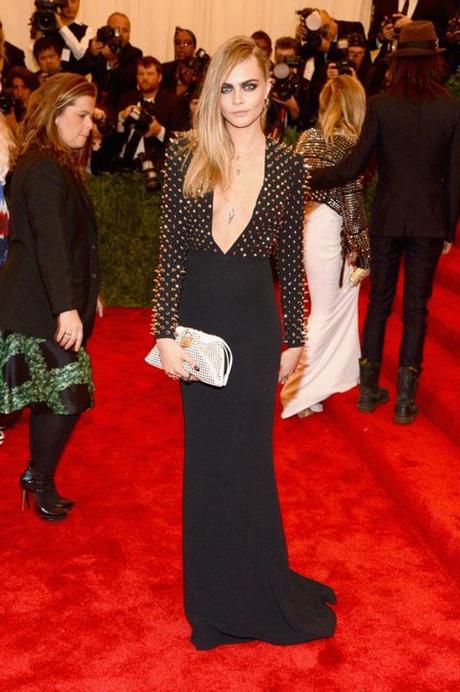 Gala du MET Costume Institute 2013 Cara Delevingne en Burberry