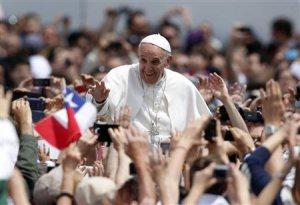 2013-05-19T144126Z_1_APAE94I14T600_RTROPTP_2_OFRTP-VATICAN-PAPE-PENTECOTE-20130519