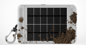 Les panneaux solaires permettent l'autonomie énergétique en randonnée