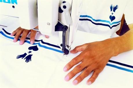 fabrique machine à coudre polo graphique hand made