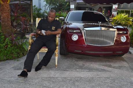 Koffi Olomidé offre une Rolls Royce a sa femme!