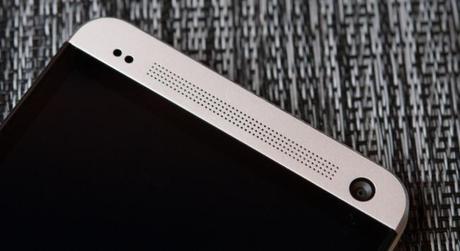 Le HTC One à des VRAIES enceintes (technologie BoomSound)...