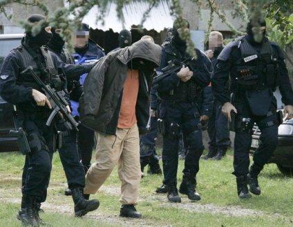 914 terroristes présumés ont été interpellés en France depuis 2001 et 37 depuis janvier 2011 selon  le directeur général de la police nationale Frédéric Péchenard.  Photo AFP