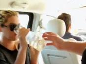 Ke$ha choque internautes buvant urine