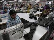 difficile femmes travailleuses Bangladesh fabriquent vêtements