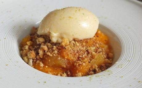 Crumble pomme/abricot/mandarine & glace aux fruits exotiques 012