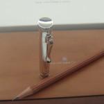 Le crayon ultime en matière d’instruments d’écriture !