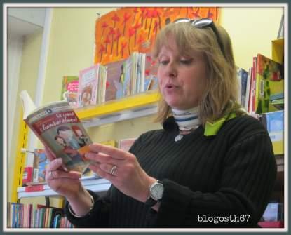 Sylvie-de-Mathuisieulx-lisant-son-livre