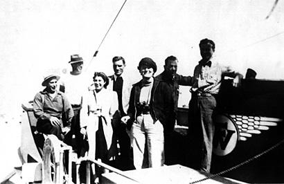 J. Steinbeck à bord du Western flyer dans la mer de Cortez