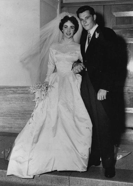 Elizabeth Taylor et Conrad Hilton Junior le jour de leur mariage