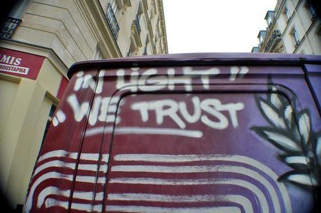Graffiti en vrac 55 01In Light We Trust
