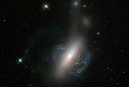 Les astronomes ont photographié l'« étreinte » de deux galaxies