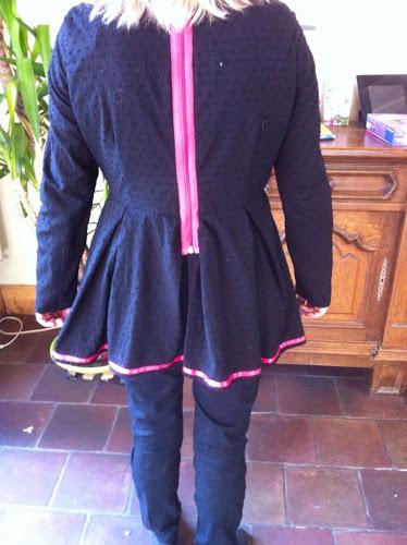 Péplum fermé de rose