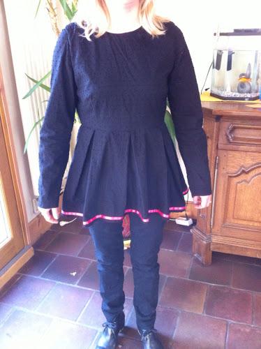 Péplum fermé de rose