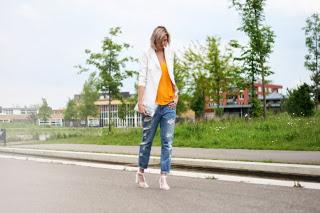 Bon, le boyfriend jeans, on le porte comment?