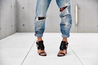 Bon, le boyfriend jeans, on le porte comment?