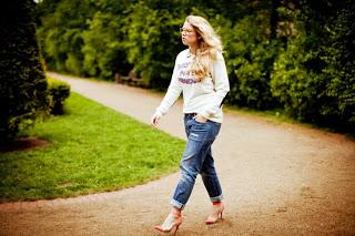 Bon, le boyfriend jeans, on le porte comment?