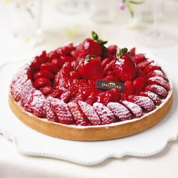 La tarte aux fraises :  Une délicieuse Tarte aux Fraises sur un feuilleté aérien et croustillant. Taille individuelle, 4 et 6 personnes.